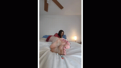 Giantess Jenny's Long Day