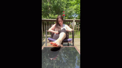 Outdoor Toe Wiggles In Flip Flops