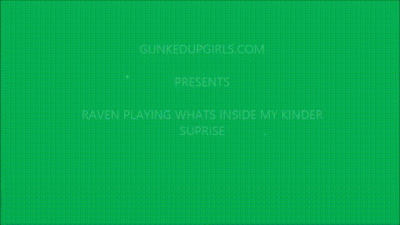 Raven Plays What's Inside My Kinder Suprise