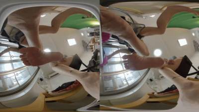 3Dvr180 Erer Xinggan Stinky Feet POV Crushing And Flattening