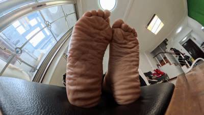 8k Erer Has Wrinkled Smelly Feet VR360