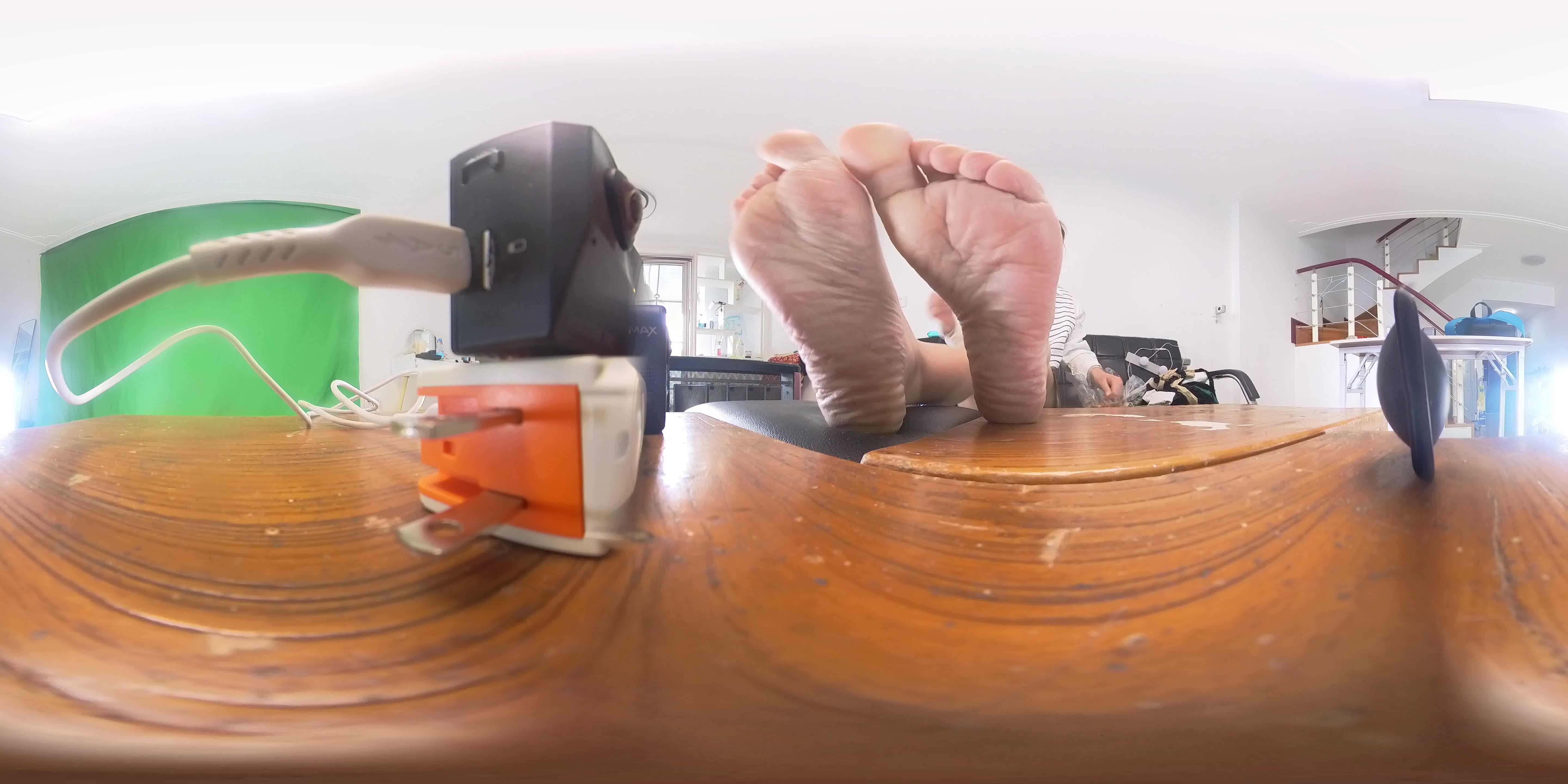 Vr360Yide Wrinkled And Dirty Feet
