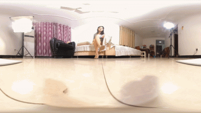 Zoe The Colossus Humiliates The Slaves Of Nuonuo VR
