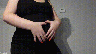 39 Weeks Pregnant Belly Rubbing