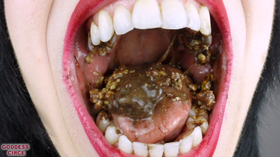 I Eat Dark Chocolate With Hazelnuts Extreme Close-Ups In My Mouth (Video Request)-- Mangio Cioccolata Fondente Con Le Nocciole Primi Piani Estremi Nella Mia Bocca (Video Su Richiesta)