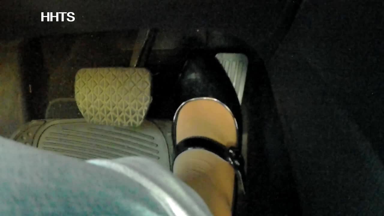 Mean Flight Attendant Drives Her Suv Really Fast!