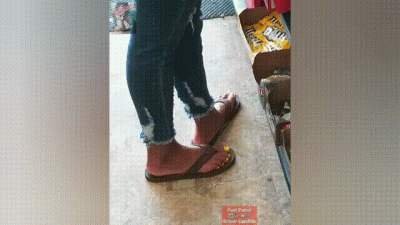 Tall Honey Brown Ebony With Yummy N Tasty Feet With Sexy Suckable Yellows Toes