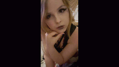 Alternative Girl Min-Strip Tease