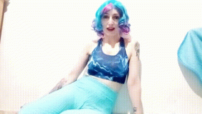 Step-Mom Wets Yoga Pants