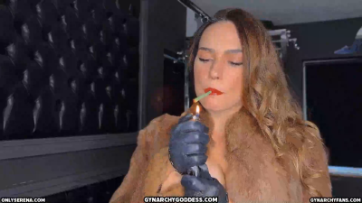 Smoking Cigaronne Super Slim Menthols In Fur And Leather