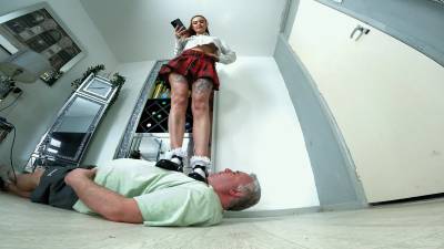 Kinky Schoolgirl Jennifer Trample Floor Cam
