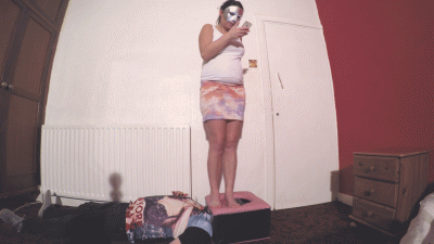 Pregnant Beck Face Trample Bare Feet