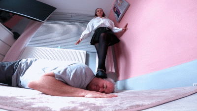 Smart Girl Trample Head & Hand Trample Floor Cam