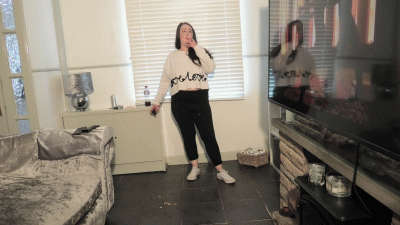 Natalia Smokes & Steps On 5 Cigarettes With Her Converse