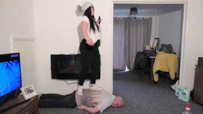 Natalia Trampling In Sneakers