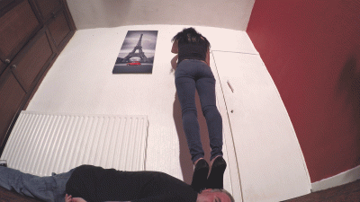 Hard Head Smashing Shoes Floor Cam