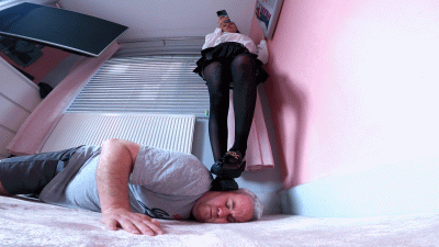 Smart Girl Head Trample 3 Floor Cam