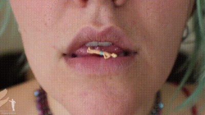 Gigi Goddess Plays With Shrunken Man