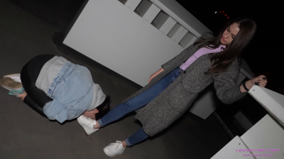 Sarah Night Walk On The Roof Of The House