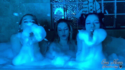 Lesbian Bubble Bath Tease