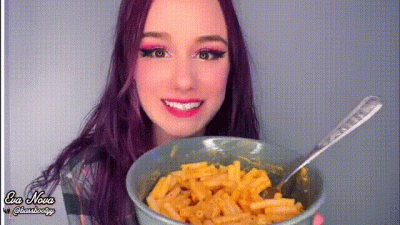 Loudly Eating Mac N Cheese
