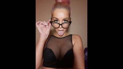Sexy MILF Sit In Your Face And Cum