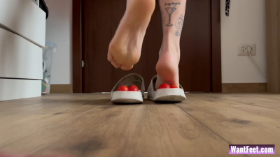 Claudia Barefoot Tomato Crush