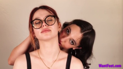 Delicate Neck Play