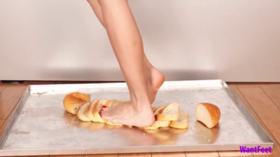 Polly's Bread Smashing