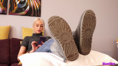 Jasmine's Stinky Ugg Boots 4K