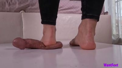 Demi's Ball Stomping 4K