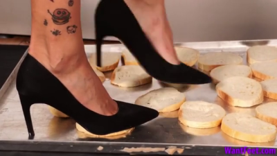 High Heels Bread Squeeze