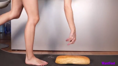 Petite Goddess Bread Trample