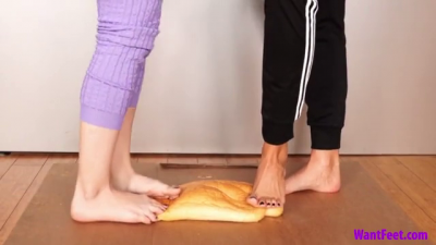 2 Women Smash Breads
