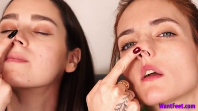 Women Noseplay