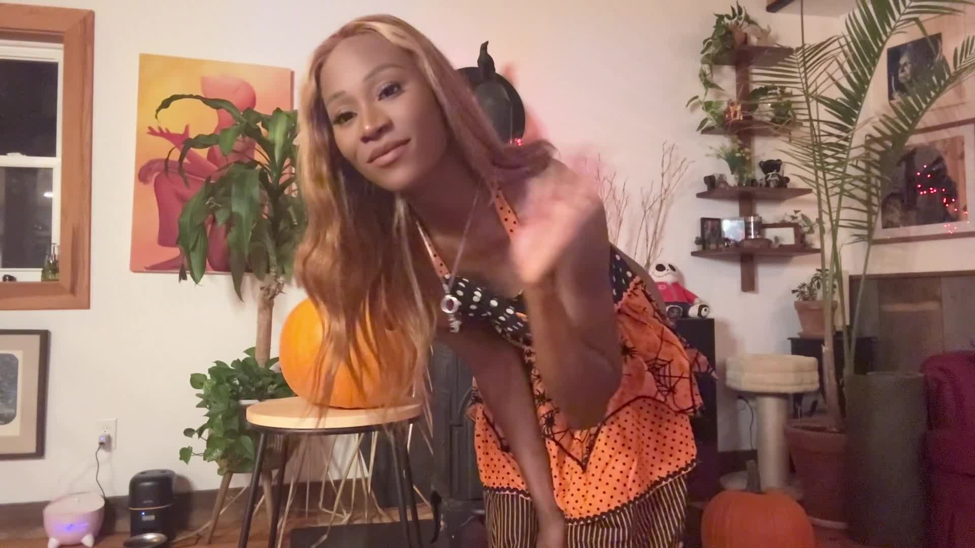 Pumpkin Fucker: Vanniall Pounds Jack-O-Lantern For Halloween