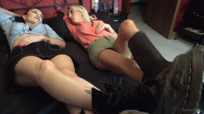 Lady Scarlet 4 Muddy Boots Licking (Real Mud)- 4 Stivali Fangosi Leccata (Fango Vero)