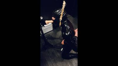 Deepthroat Training On The Fuckmachine With My Rubberdoll