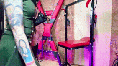 Fissting The Rubber Gimp