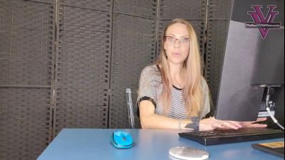 Teacher Vicky Reveals Her Students Foot Fetish
