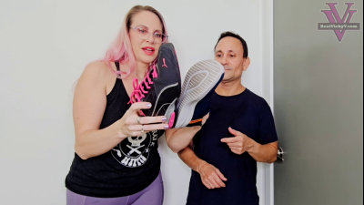 Vicky And Obie Compare And Measure Feet