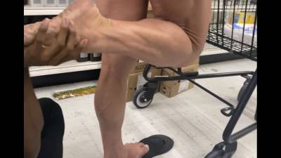 Nelly Muscular MILF Soles And Calves