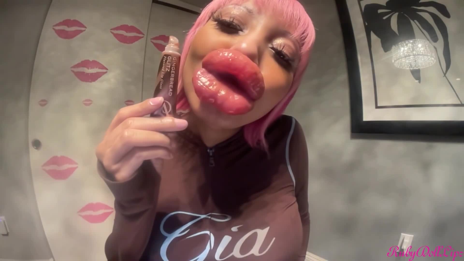 POV Gingerbread Glitz Gloss Kisses