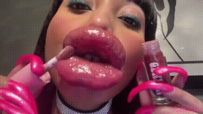 7/11/23 Growing Xxl Doll Lips