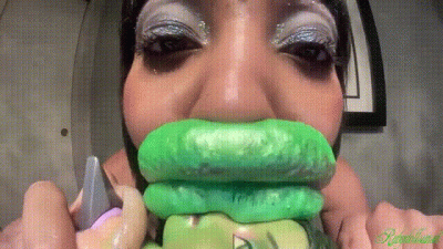 Larger Lips+Doll Head Kisses#16