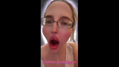 Big Lipsy Girl Is Yawning Very Deeply