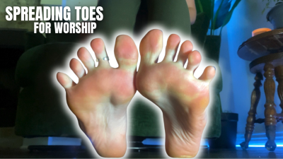 Spreading Toes For Worship