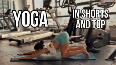 Yoga In Tight Shorts And Top 4k