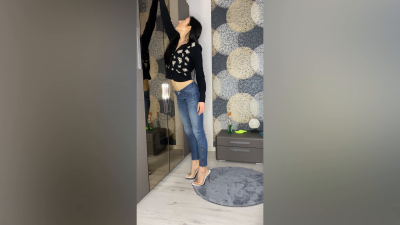 Housemaid Teasing Game: Bellybutton, Downblouse