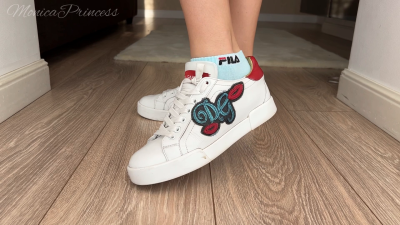 Foot Play Close-Up, Feet Tease
